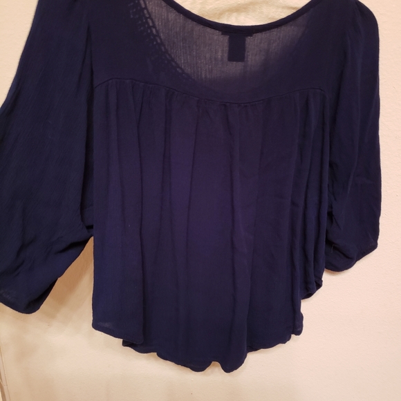 Top - Picture 2 of 2